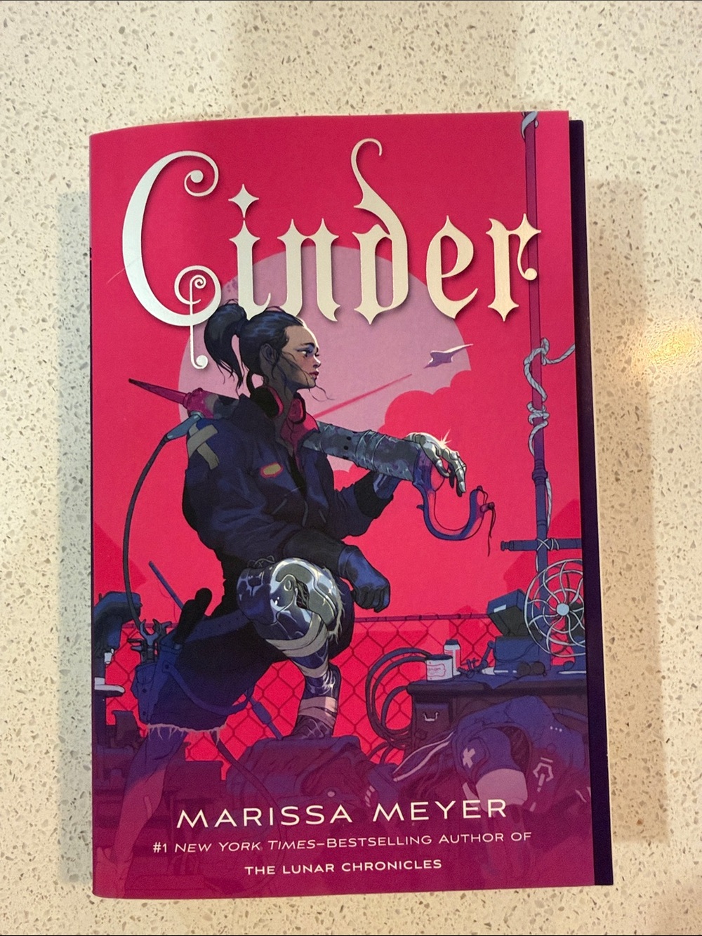 Cinder by Marissa Meyer - Paperback